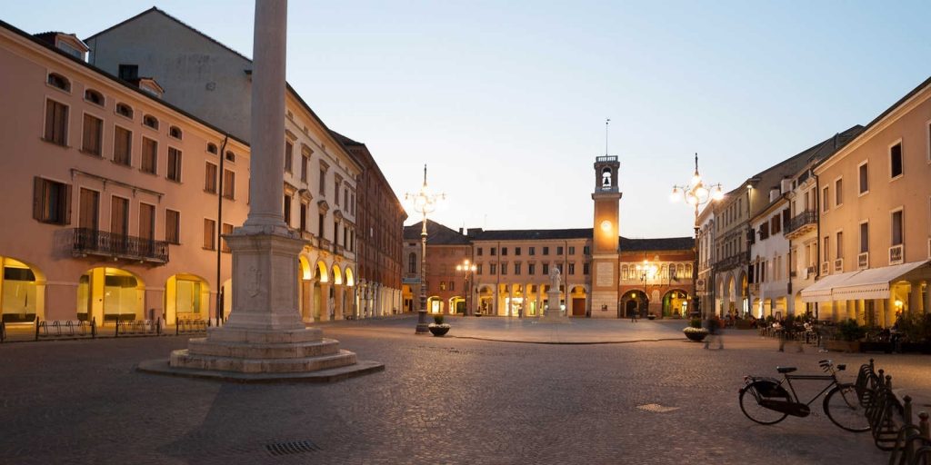 Continua la storia di Adria tra Ferrara e Venezia - Piazza Vittorio Emanuele A Rovigo