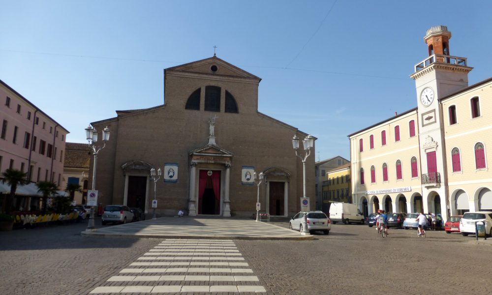 venezianità - Piazza Garibaldi con sullo sfondo la Chiesa Cattedrale