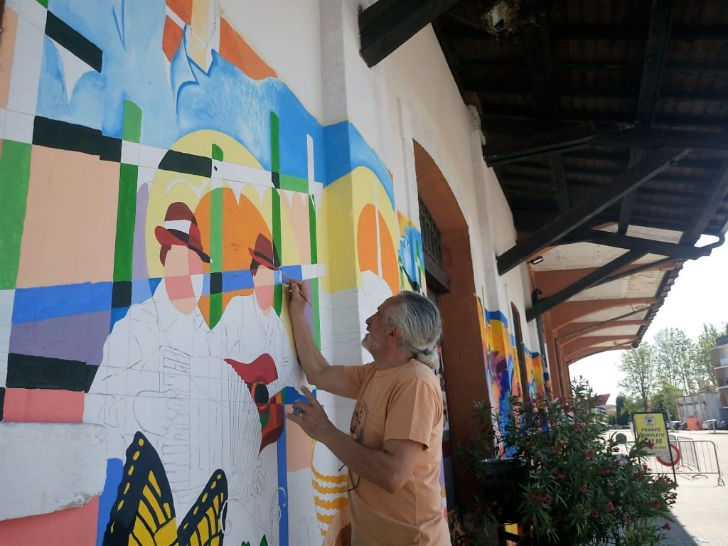 Murales - il prof. Cannatà intento a dipingere