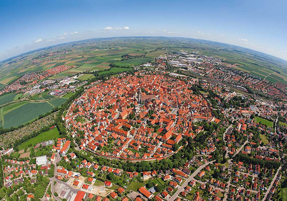 Ripresa Aerea Della Cittadina Di Noerdlingen Oggi