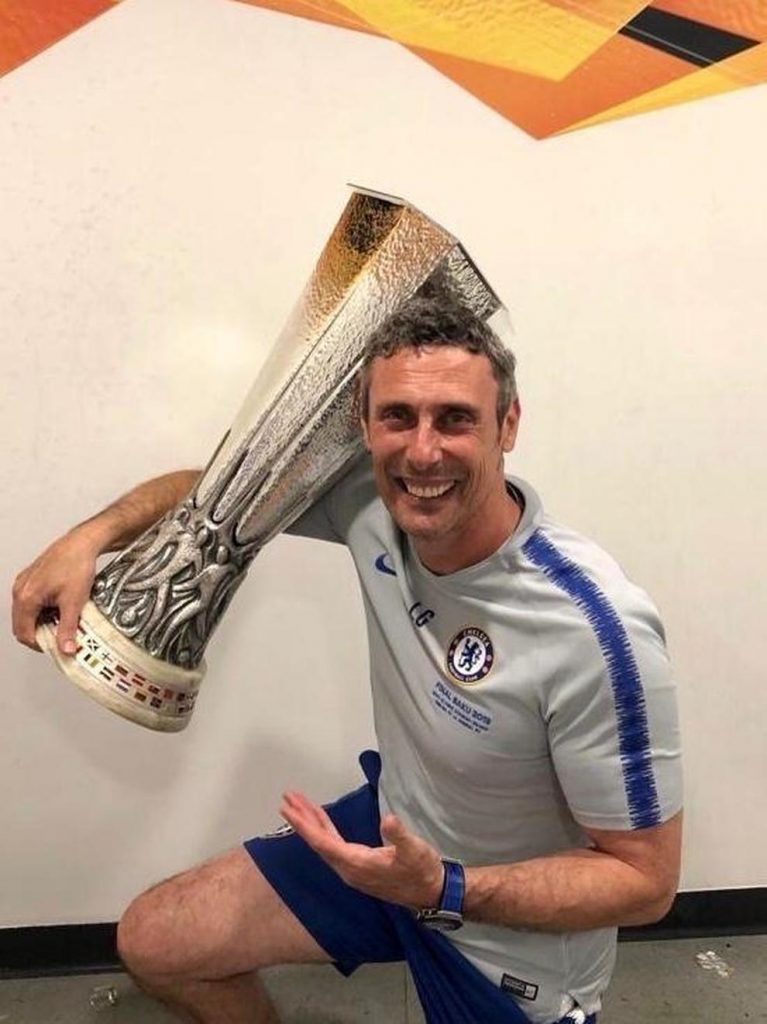 Luca Gotti Sorridente Con Il Trofeo Vinto I Europa League Col Chelsea Foto Gazzettino