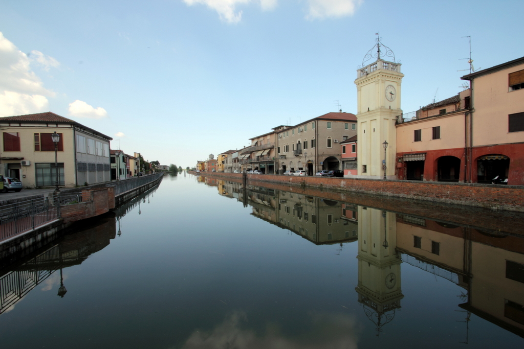 Città Di Loreo Sulla Destra Torre Civica Dove A Sede L'antiquarium