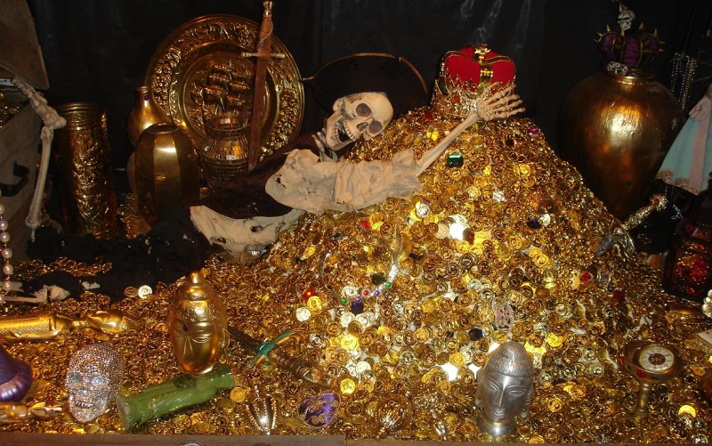 Tesoro Del Castello Di Graines - foto di un tesoro sepolto assieme al suo scopritore