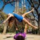 dove fare yoga a barcellona-Yoga Davanti La Sagrada