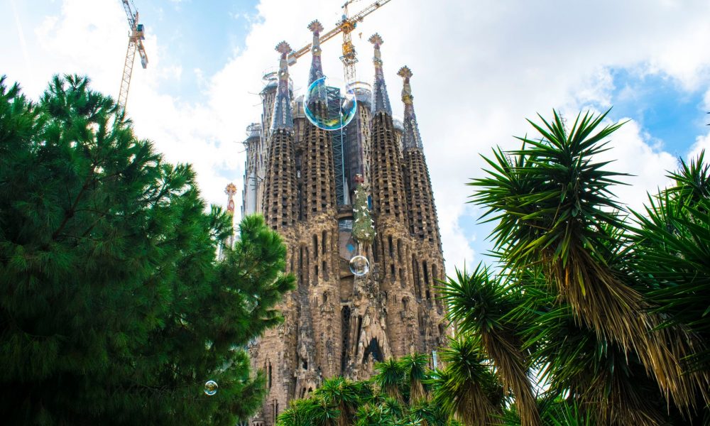 la Sagrada Familia riapre con accesso gratis per i residenti