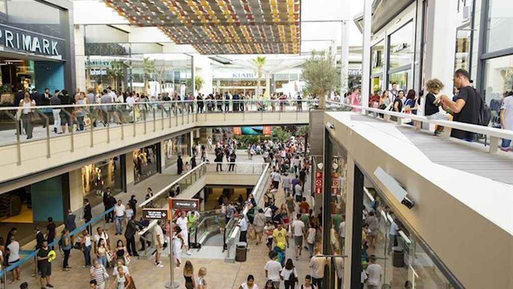 riaprono i centri commerciali -Cataluña
