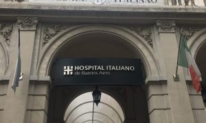 Ingresso dell'edificio storico dell'Ospedale Italiano di Buenos Aires