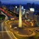 Avenidas - Buenos Aires se caracteriza por sus anchas avenidas con oficinas y locales comerciales.
