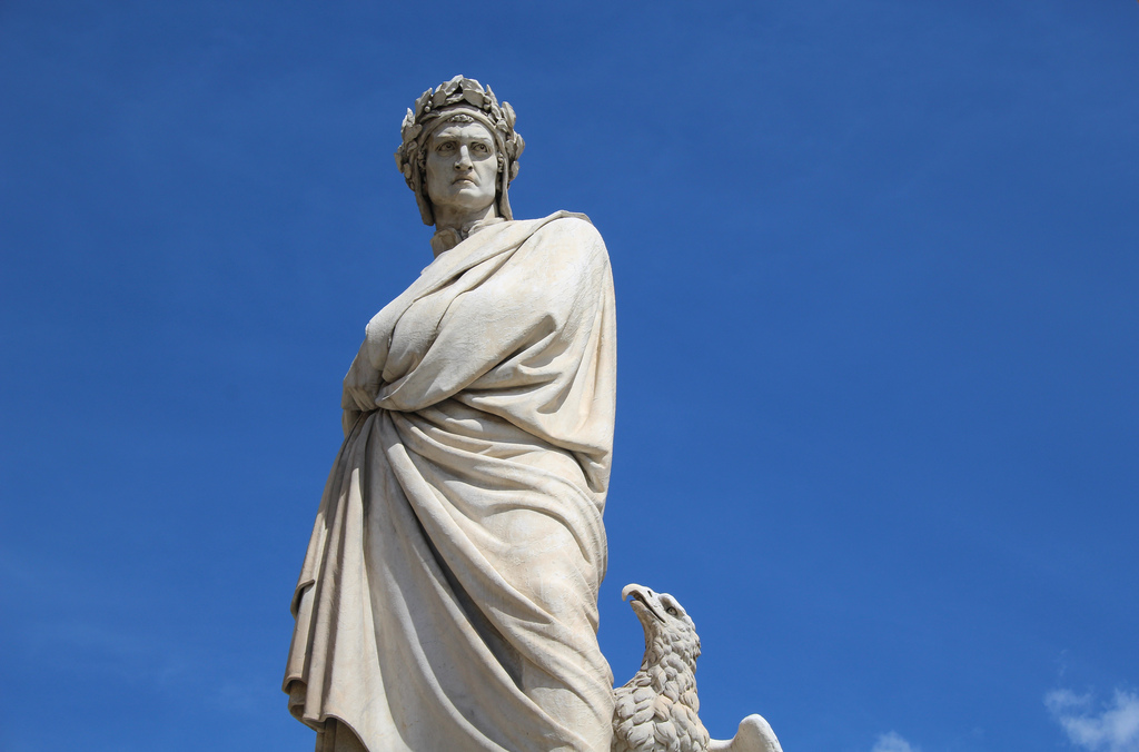 Maru Ceballos - Estatua de Dante Alighieri