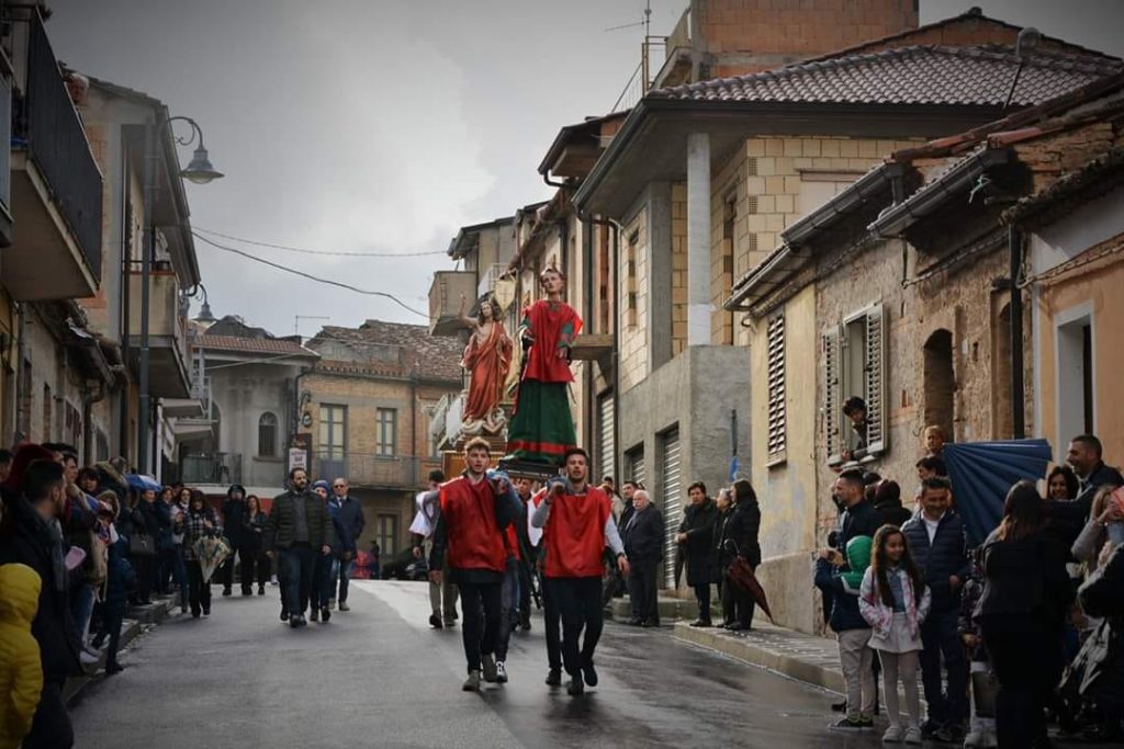 San Costantino - Durante algunos años la fiesta de San Costantino perdió popularidad pero siempre se realizaron desfiles.