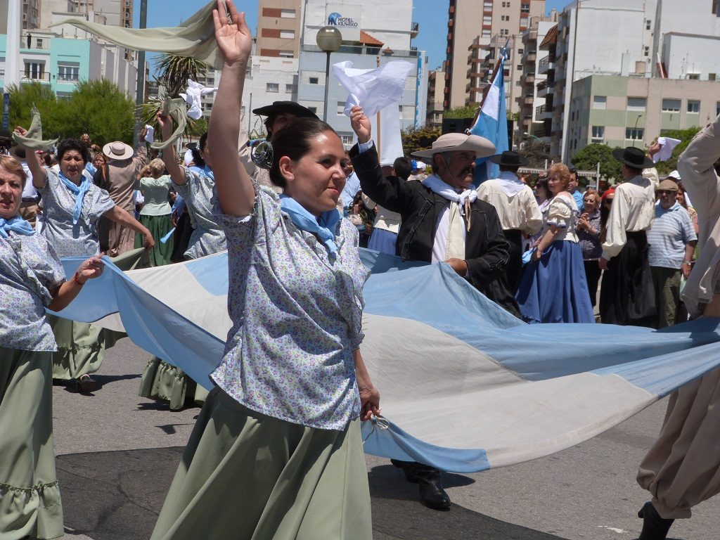 Danzas Típicas - Pericón Nacional