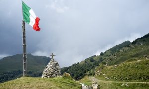 Lengua italiana - la bandiera sul monte
