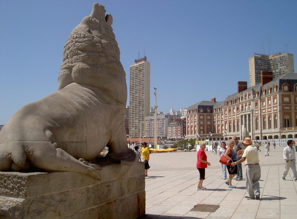Mar del Plata - l Monumento al Lobo Marino, es el símbolo indiscutible de la ciudad balnearia de Mar del Plata.