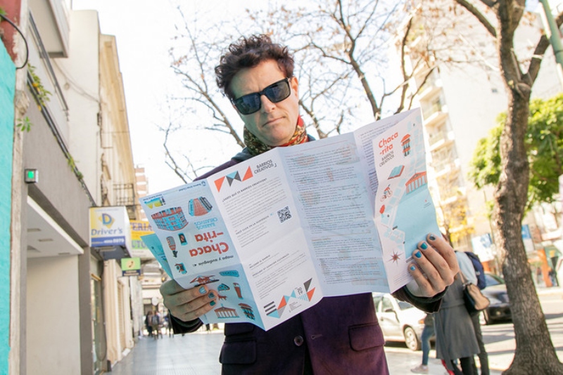 Audioguías - Turista con un mapa
