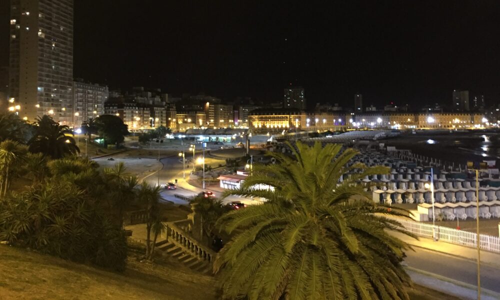 Cropped Mar Del Plata De Noche.jpg