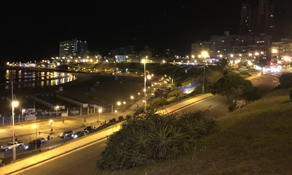 Cropped Playa Varese De Noche.jpg