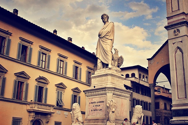 Lengua italiana - Monumento a Dante Alighieri