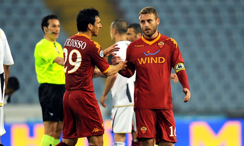 Daniele De Rossi - Burdisso y De Rossi compartieron equipo en la Roma.