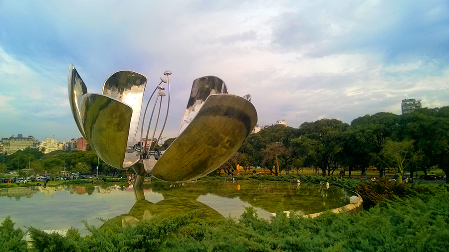 Paseo de la Recoleta - Floralis Generica