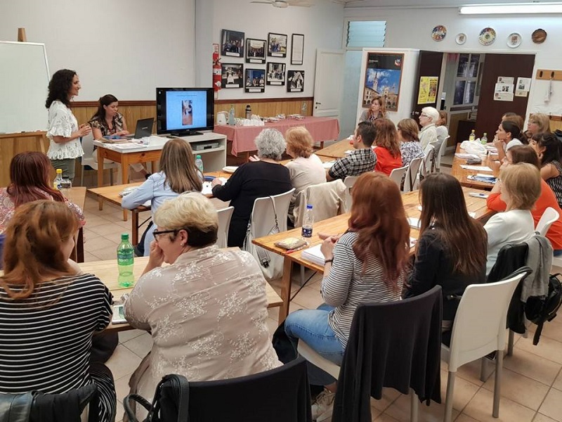 Taller de Fonética - Los maestros aprenden a utilizar el libro "La Giostra di Suoni".