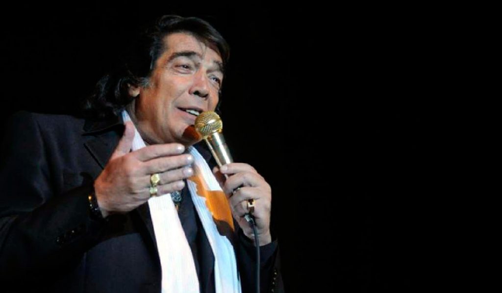 Cacho Castana - Tanguero en su show