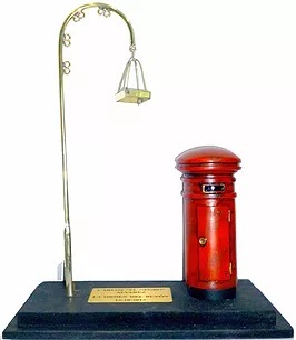 Orden del Buzón - estatuilla