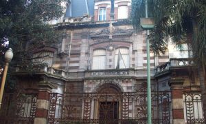 Residencia Maguire - Fachada de la Residencia Maguire.