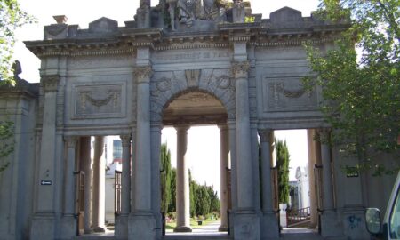 Entrada Cementerio La Loma