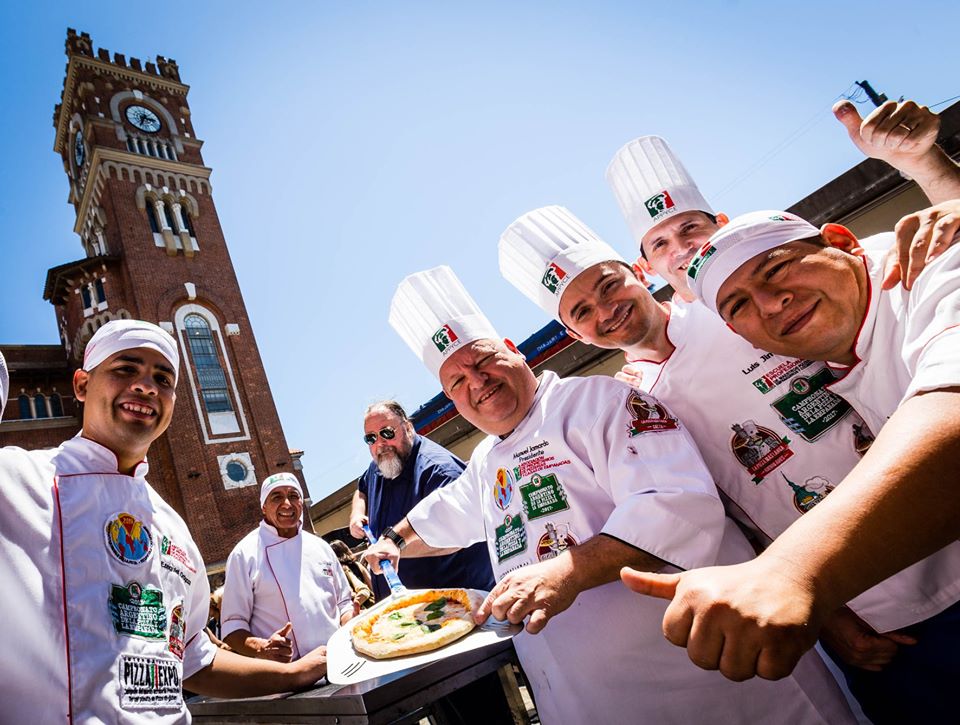 cocina italiana - equipo de pizzeros