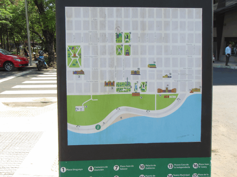 Cartel En Plaza De La Democracia
