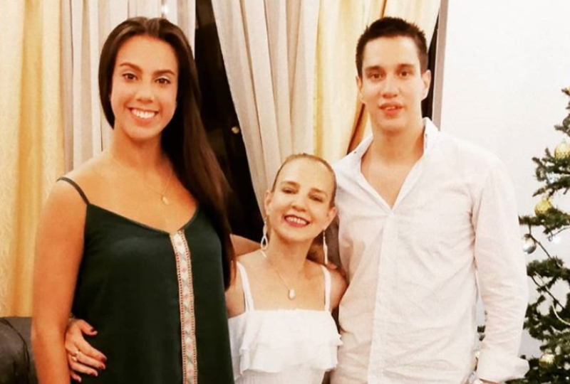 Luz Con Los Hijos Corta