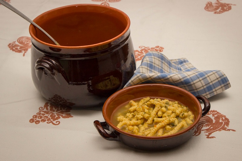 Brodo En La Mesa