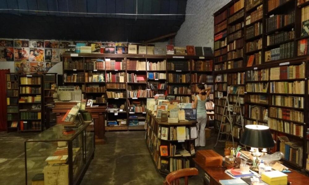 Libreria El Ventanal Interior Del Local