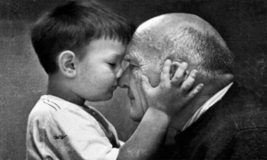 Niño Con Su Abuelo