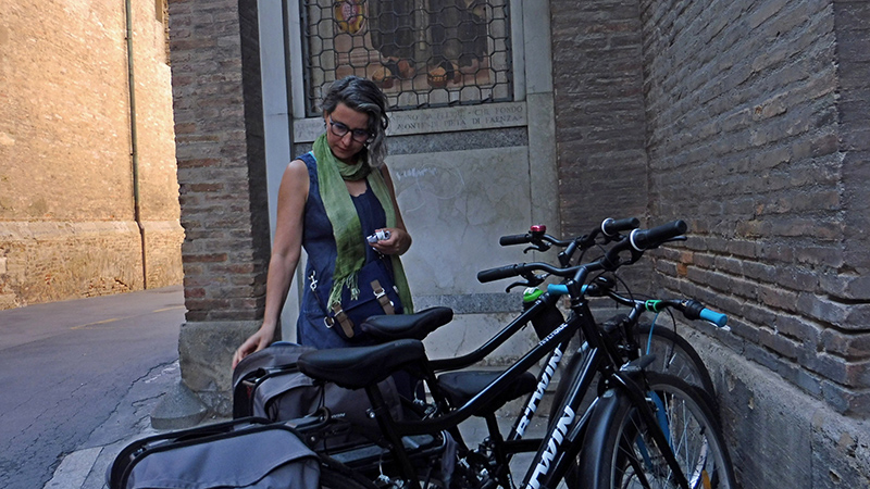 Paola Nuovo En Su Cotidianidad En Faenza