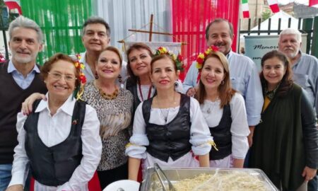 Integrantes De La Unione Siciliana Del Paraguay En La Fiesta Italiana 2019