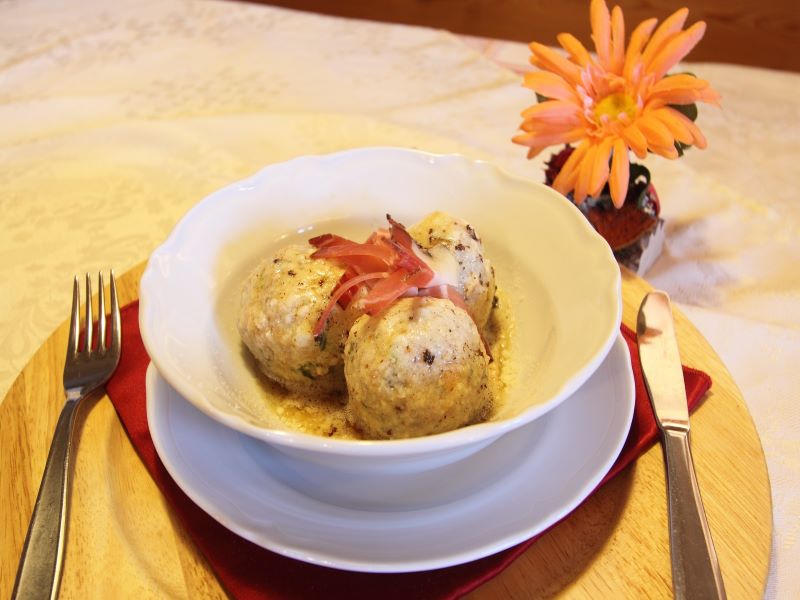 Canederli Decoracion Con Flores En Plato