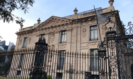 Entrada Del Palacio