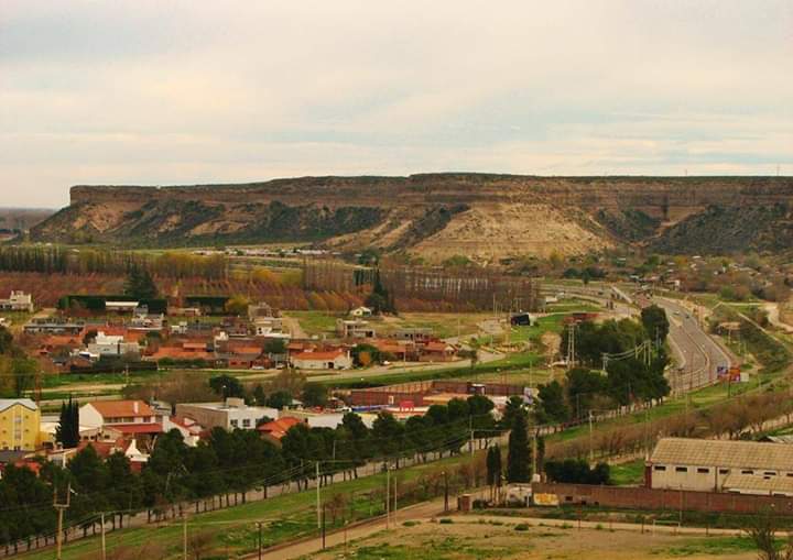 Ciudad entre montañas