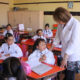 Aula Con Alumnos Y Maestra