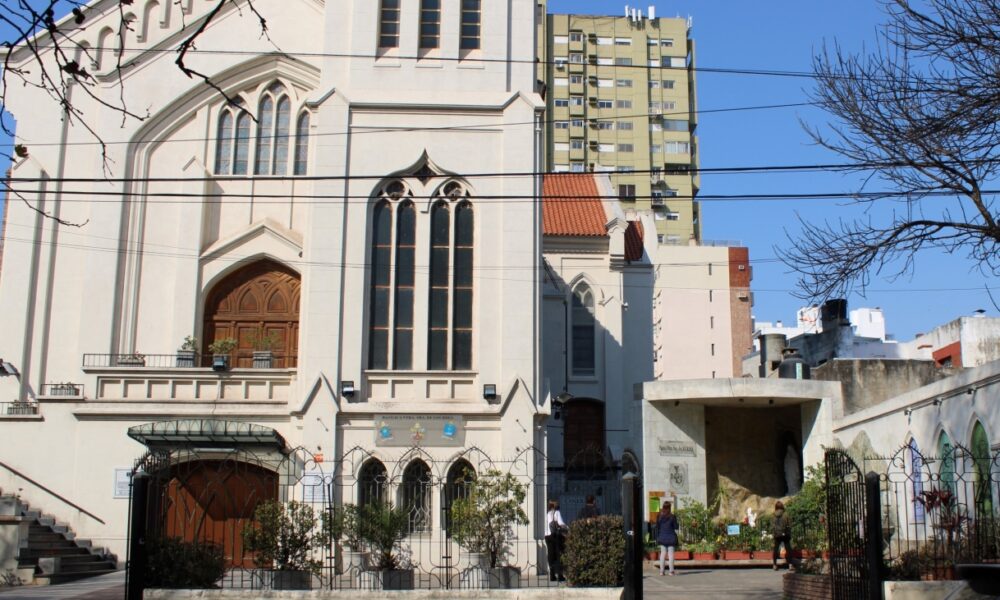 Frente De La Basílica Santuario.