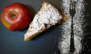 Torta Bolzana Manzana Porcion Tenedor