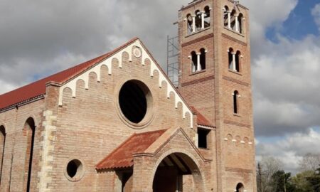 Capilla De Estilo Romanico Frente Exterior