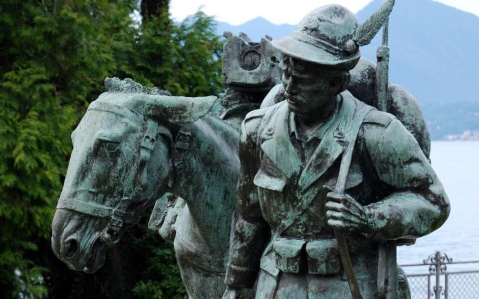 Monumento A Los Alpini