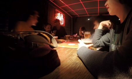Arístides Gente En Un Bar