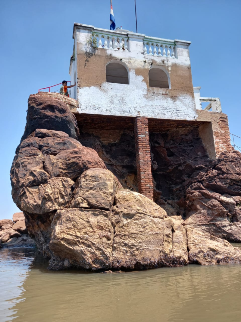 “El Peñón”: un castillo sobre las aguas del río Paraguay – itBuenosAires