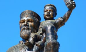 Estatua De San Nicolas De Bari