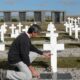 Julio Aro En El Cementerio Darwin