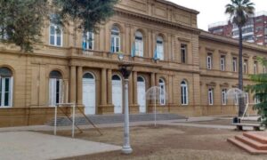 Escuela Vista Desde Plaza Sarmiento
