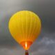 El Amarillo Del Globo Y El Cielo Nuboso